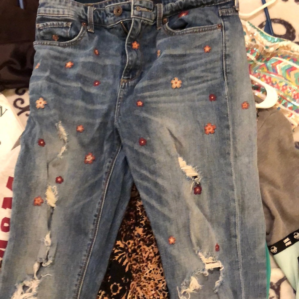 Has flowers and holes